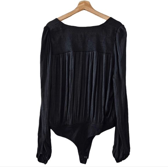 Free People Smockin' and Rockin' Black Satin Balloon Sleeve V Neck Blouse Top - Picture 4 of 7